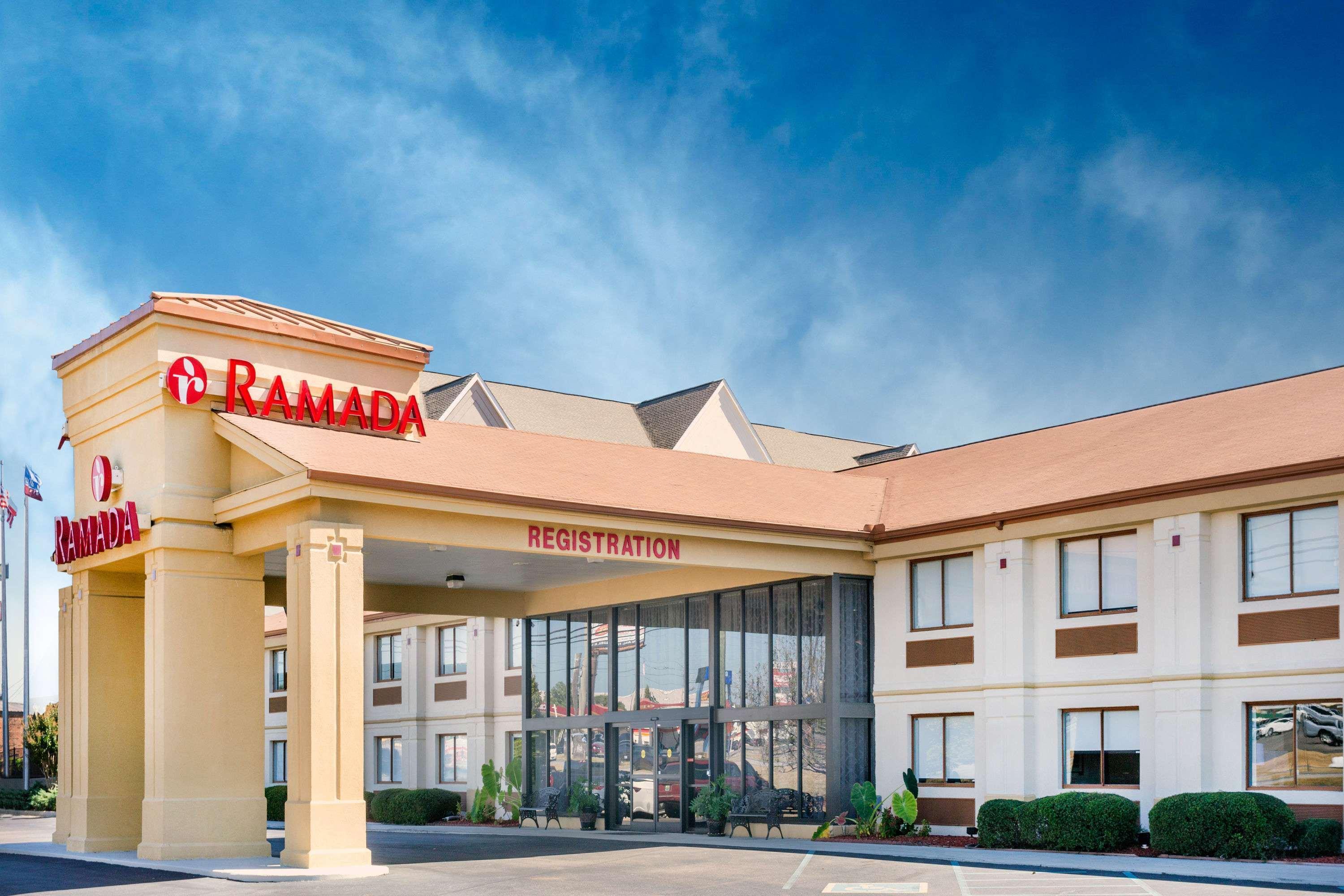 Ramada By Wyndham Tuscaloosa Hotel Exterior photo