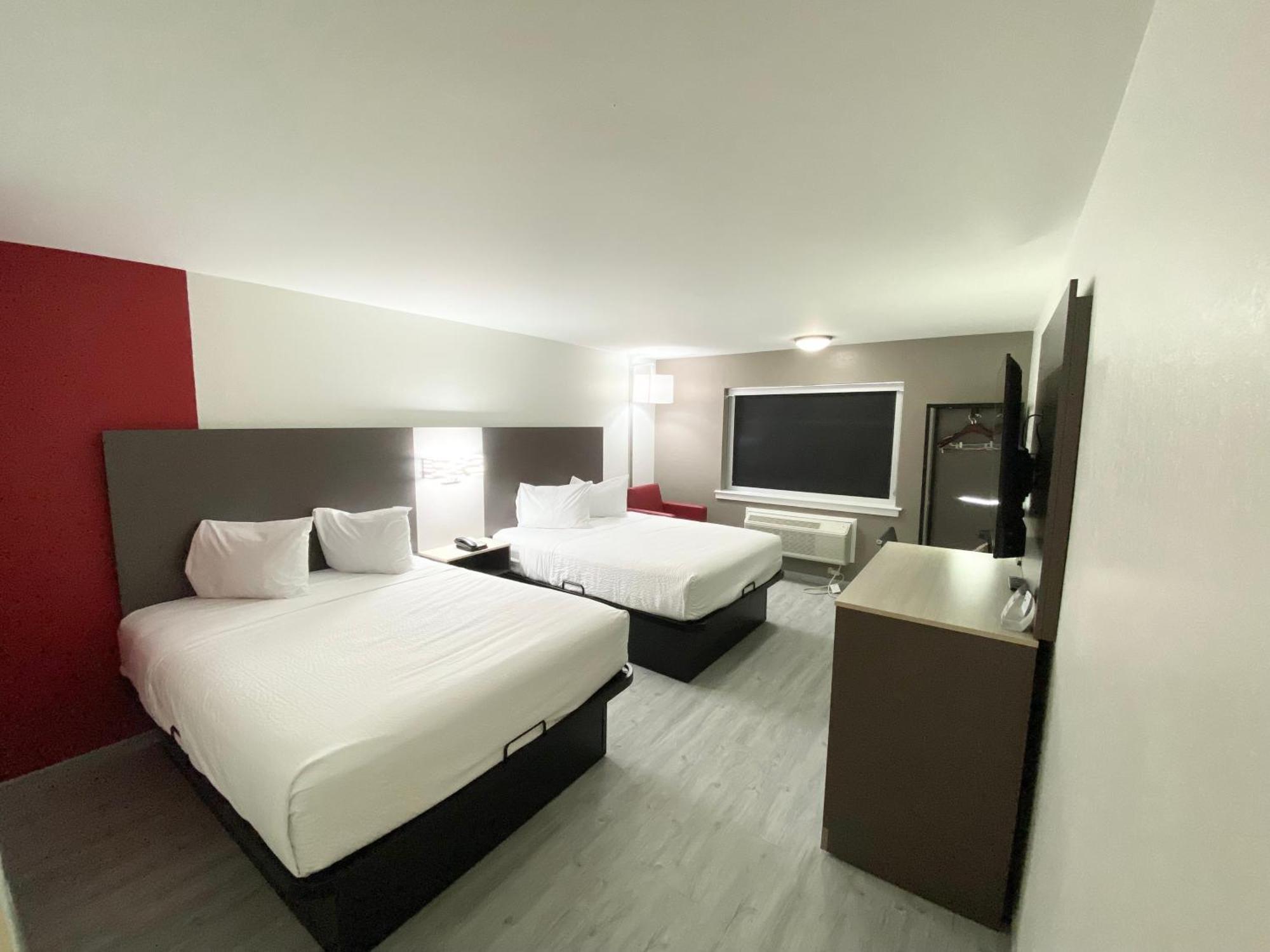 Ramada By Wyndham Tuscaloosa Hotel Exterior photo