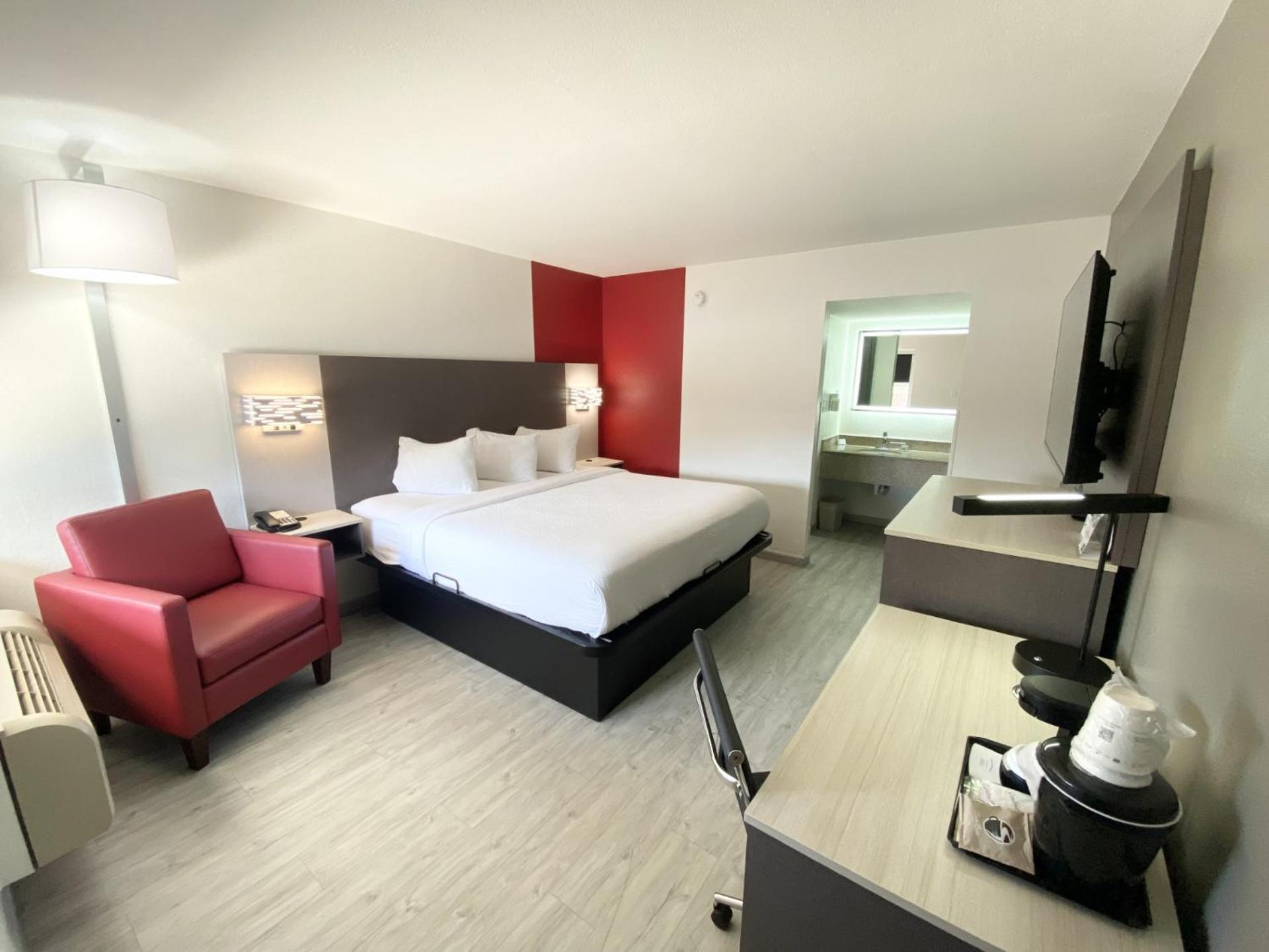 Ramada By Wyndham Tuscaloosa Hotel Exterior photo