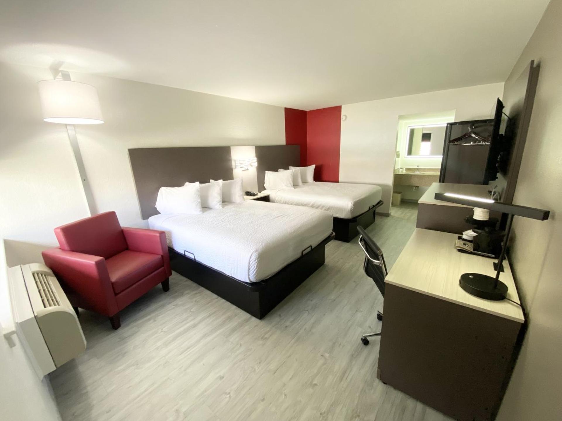 Ramada By Wyndham Tuscaloosa Hotel Exterior photo