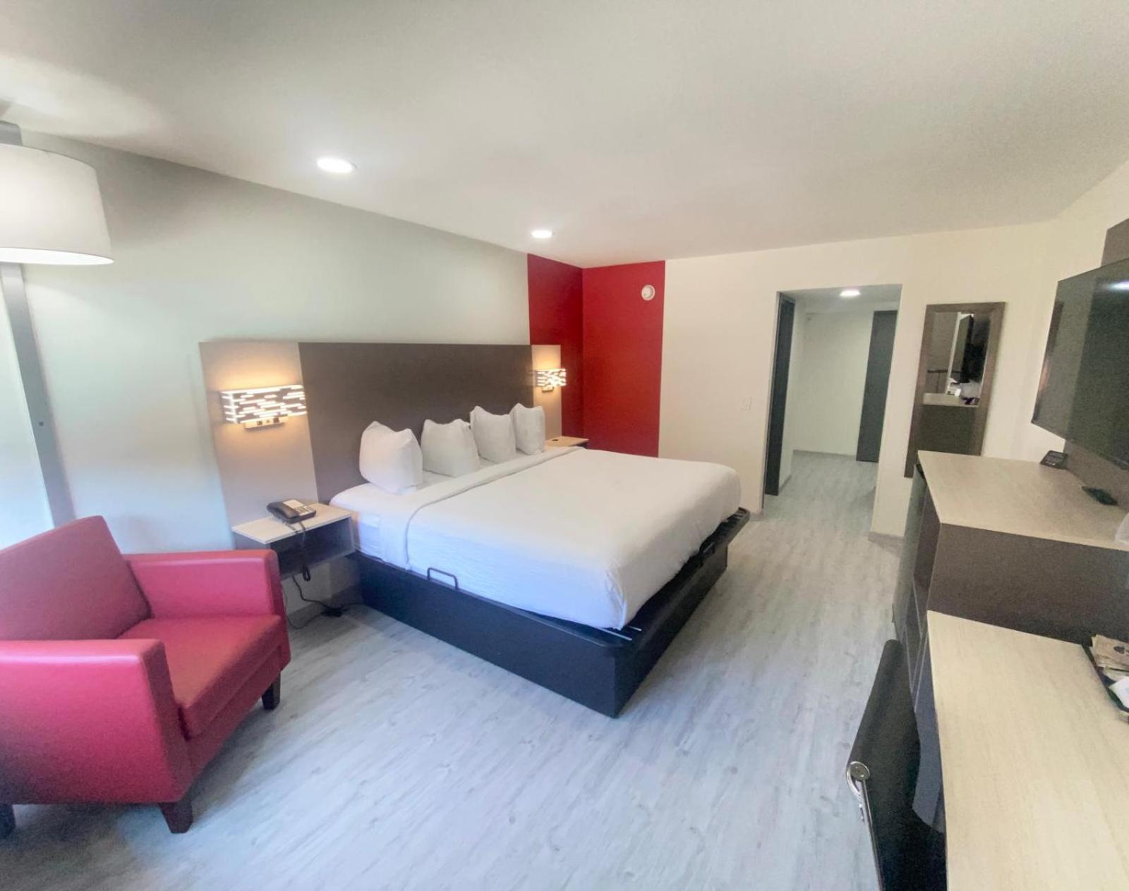 Ramada By Wyndham Tuscaloosa Hotel Exterior photo