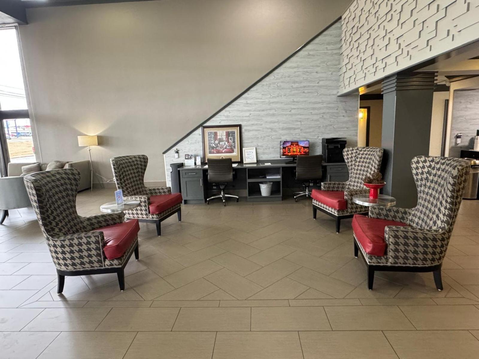 Ramada By Wyndham Tuscaloosa Hotel Exterior photo